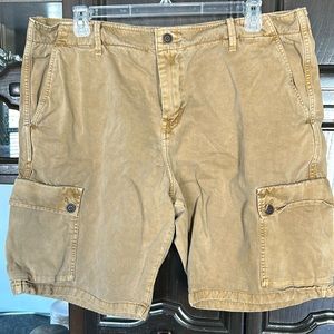 Men’s size 42 Lucky Brand khaki cargo shorts